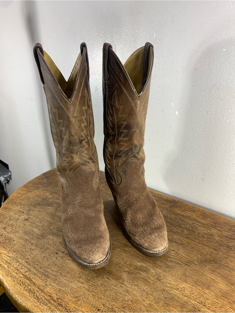Vintage distressed leather cowboy boots - Picture 6 of 13